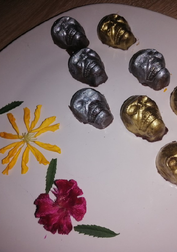 Una foto de Bombones de chocolate "Día de Muertos" 💀 🍫