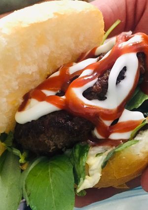 عکسی از دستور برگر گوشت خانگی با طعم عالی😋