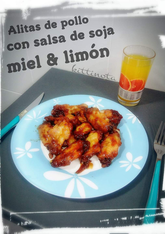 Una foto de Alitas con salsa de soja, miel y limón. (Thermomix)