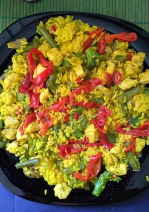 Una foto de Arroz caldoso con verduras y pollo. (0 hidratos/ 0 azúcar)