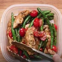 Chicken and green beans A picture of Chicken and green beans.
