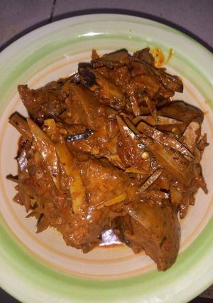 A picture of Ugba with pomo.