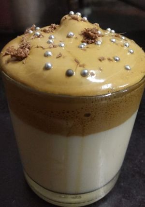 ડાલગોના કોફી (Dalgona Coffee Recipe In Gujarati) રેસીપી મુખ્ય ફોટો