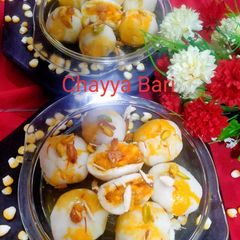 A picture of Sweet corn stuffed rice balls with saffron sugar syrup.