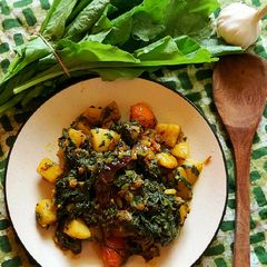 A picture of Lehsuni Aloo Paalak.