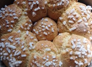 Una foto de Scons crocantes y dulces hecho con polenta y harina!