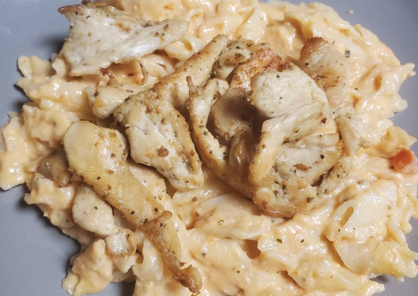 Pasta penne a la crema
