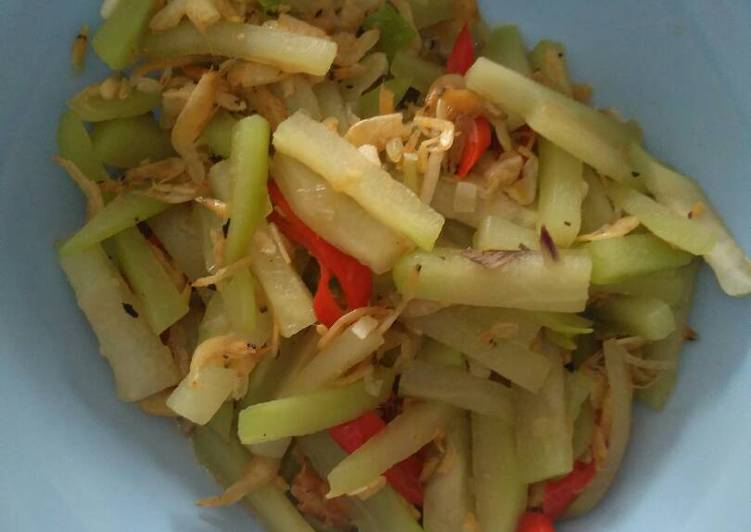 Cara mengolah Tumis labu siam with Ebi Anti Gagal