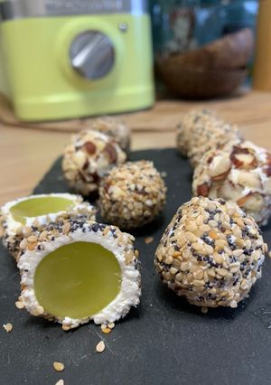Une photo de Billes surprises apéritives chevre frais / pistache