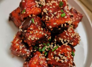 Una foto de Dubu-gangjeong a mi manera (Tofu dulce y crocante)