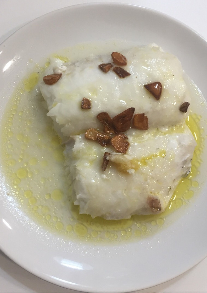 Una foto de Merluza al horno estilo Orió