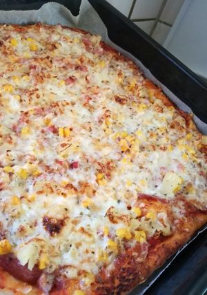 Tepsis pizza (hawaii feltét) recept fotója