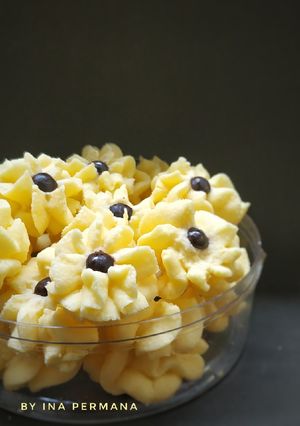 Foto resep Semprit susu 3 bahan aja