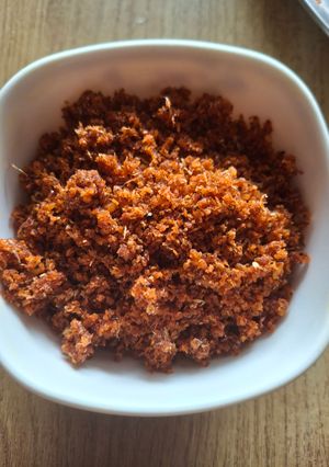 A picture of Coconut+lasun chutney.
