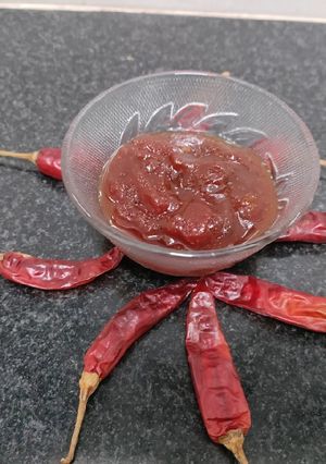 A picture of Instant Tomato sweet chilli chutney.