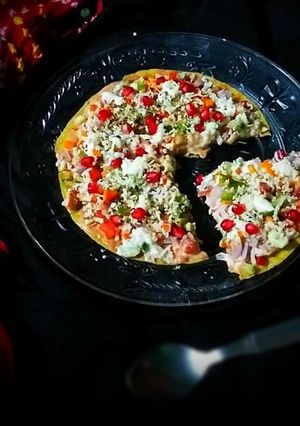 খাকরা পিজ্জা (khakra pizza recipe in Bengali) রেসিপির প্রধান ছবি