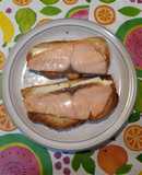 Tostadas con queso brie y salmón ahumado