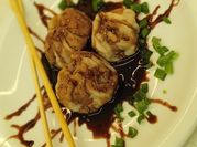 Una foto de dumpling cerdo