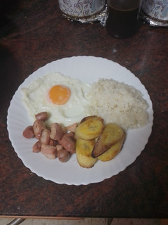 Una foto de Arroz a la cubana (sin papas fritas)
