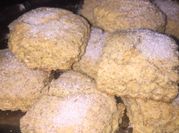 Una foto de escones dulces con aceite