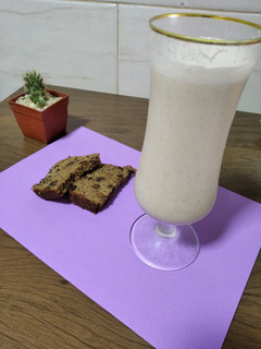 Una foto de Licuado de manzana y canela -con leche vegetal- :)