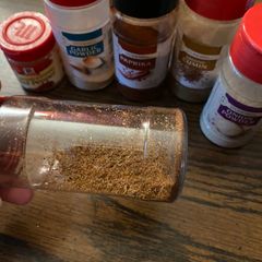 A picture of Chili seasoning.