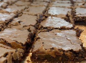 Una foto de Brownies costra por fuera y húmedos por dentro
