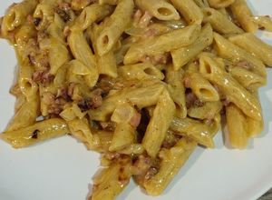 Una foto de Macarrones con bacon y nata