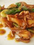 Chipirones en salsa, con trigueros