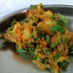 A picture of Spring onion potato Sabji.