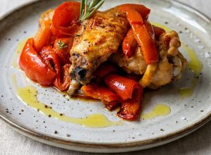 Foto di Alette di pollo arrosto con peperoni