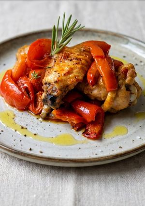 Foto di Alette di pollo arrosto con peperoni