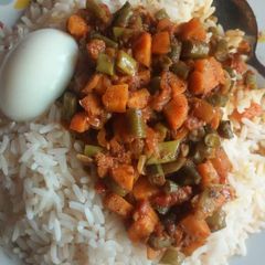 A picture of Rice,vegetable sauce and egg.