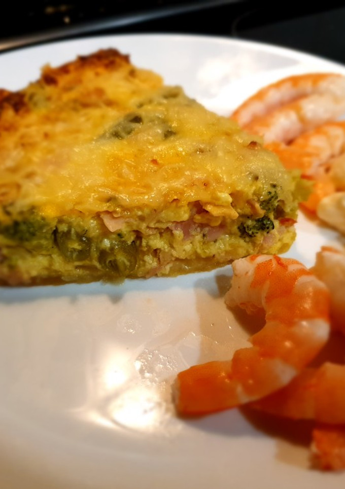Una foto de Quiche de verduras, atún y jamón
