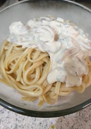 Una foto de Pasta con salsa blanca de champiñones