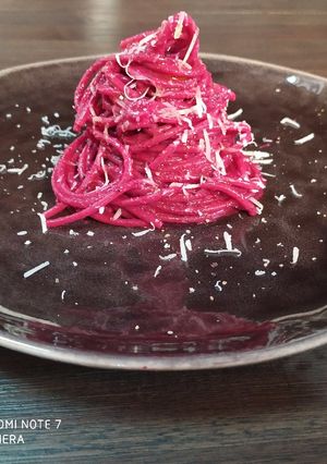 Foto di Spaghetti di farro integrale,con barbabietola e una mantecatura al formaggio 🐐 capra