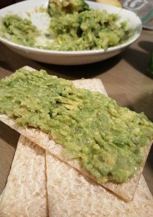 Una foto de Dip de Palta y Cebolla