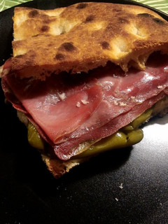 Una foto de Bocadillo de jamonesa