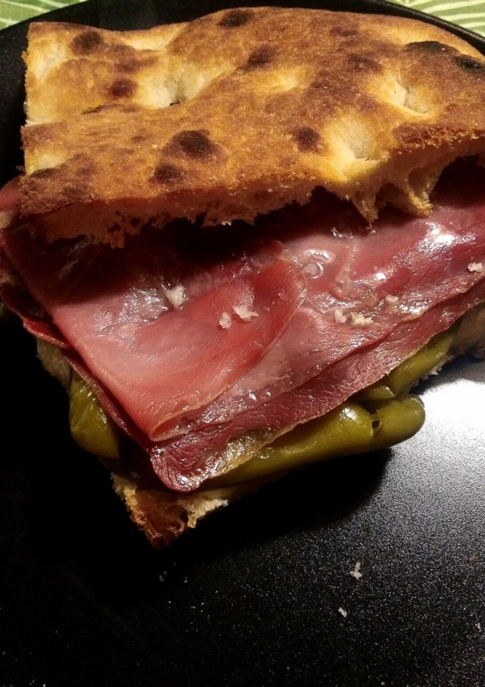 Una foto de Bocadillo de jamonesa