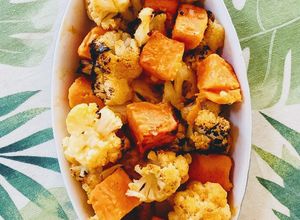 Foto principal de Coliflor asada con boniato y naranja (realfood)