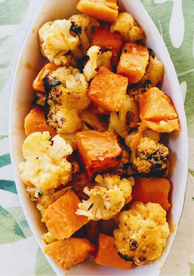 Una foto de Coliflor asada con boniato y naranja (realfood)