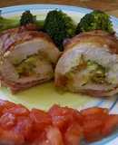 Arrollado de pollo relleno con guacamole