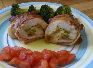 Una foto de Arrollado de pollo relleno con guacamole