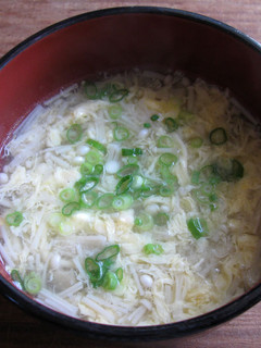 A picture of Egg & Enoki Soup.