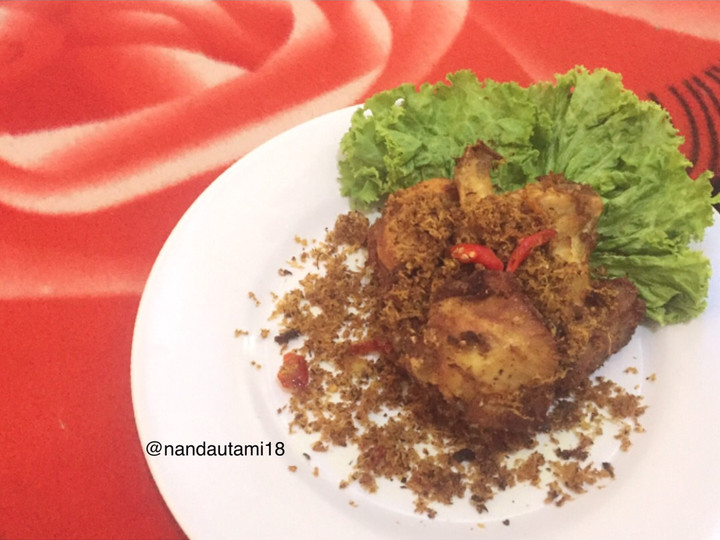  Cara praktis bikin Ayam serundeng kelapa pedas manis yang nikmat