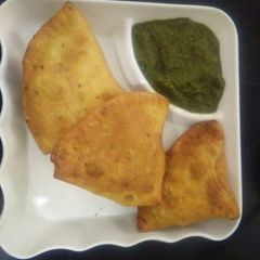 A picture of Raw banana samosa.