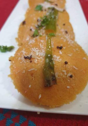 A picture of Beetroot idli dhokla.