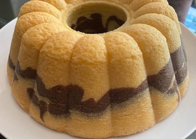 Langkah Mudah untuk Memasak Marble Cake Putih Telur yang Lezat Sekali