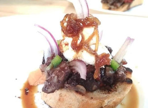 Una foto de Tapa de morcilla y cebolla caramelizada lo mejor de Silvana