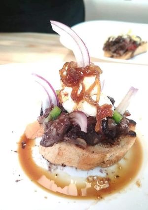 Una foto de Tapa de morcilla y cebolla caramelizada lo mejor de Silvana